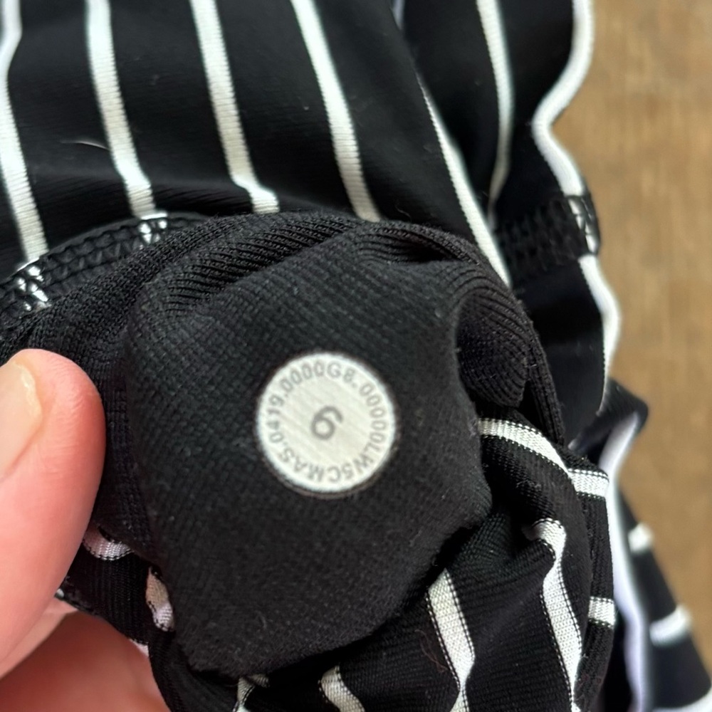 lululemon wunder under high rise parallel stripe leggings 25” - Picture 5 of 6